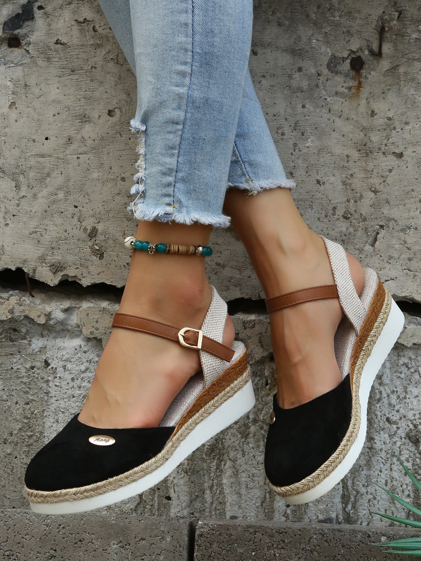 Espadryle damskie z klinowym obcasem i paskiem