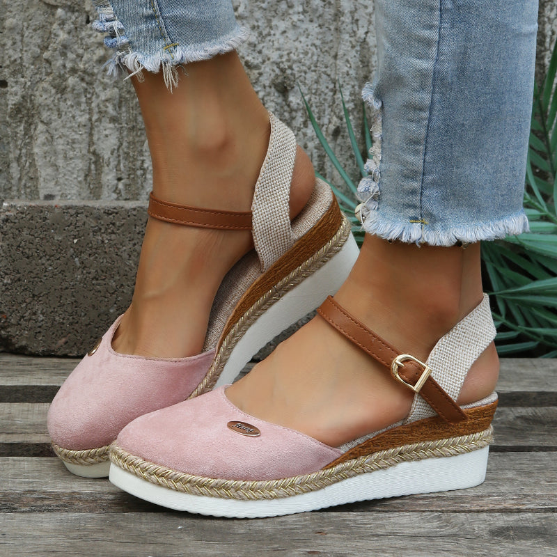 Espadryle damskie z klinowym obcasem i paskiem